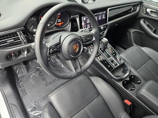 2025 Porsche Macan T