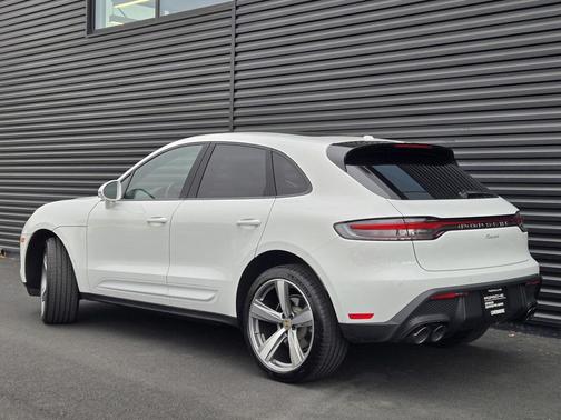 2025 Porsche Macan T