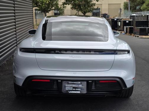 2022 Porsche Taycan 