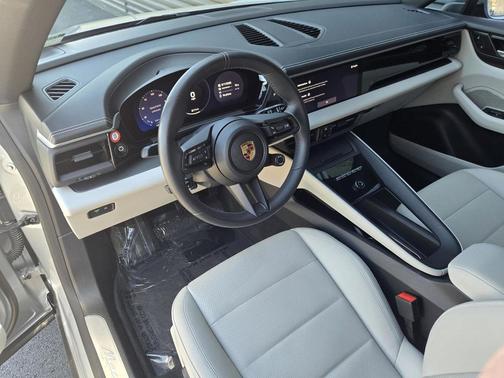 2024 Porsche Macan 4