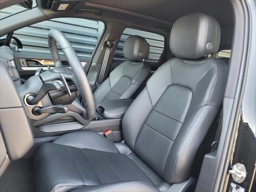 2024 Porsche Cayenne Base (Tiptronic)