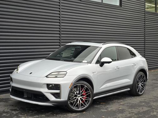 2025 Porsche Macan Turbo