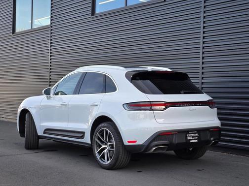 2025 Porsche Macan 