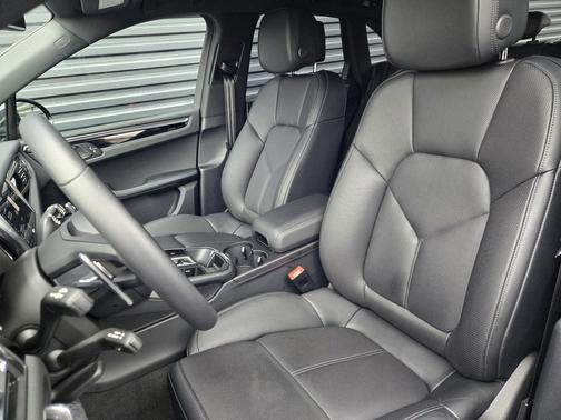 2025 Porsche Macan T
