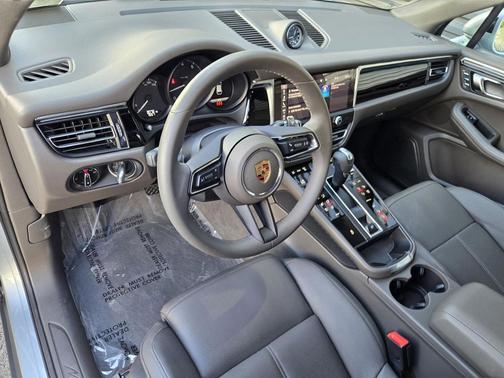 2025 Porsche Macan T