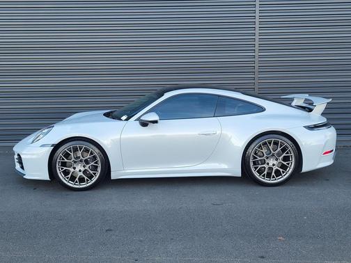 2025 Porsche 911 Carrera