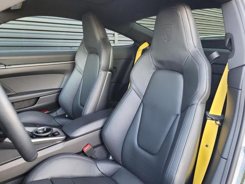 2025 Porsche 911 Carrera