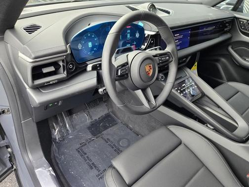 2026 Porsche Macan 4