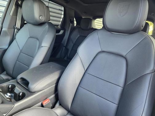 2025 Porsche Cayenne 