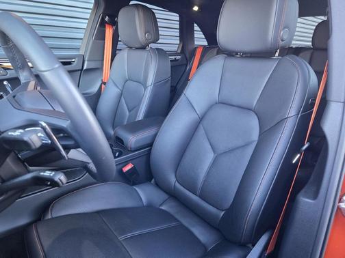 2025 Porsche Macan T