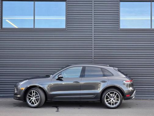 2025 Porsche Macan 