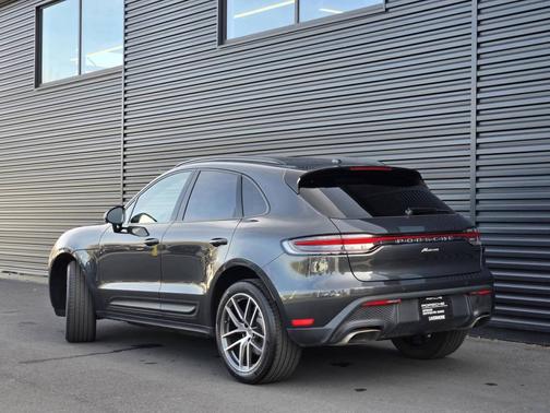 2025 Porsche Macan 