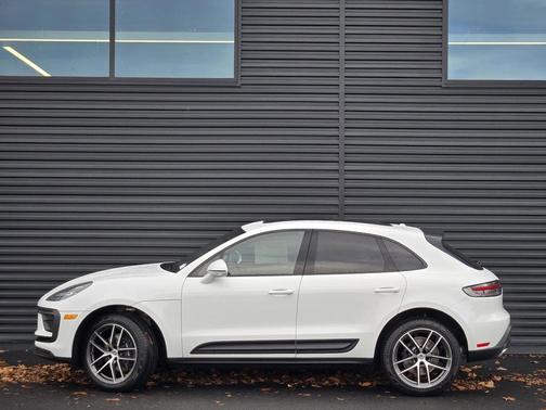 2026 Porsche Macan 