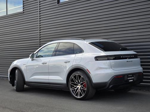 2025 Porsche Macan 4S