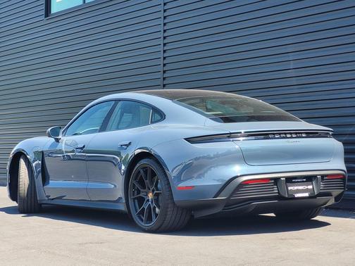 2025 Porsche Taycan 