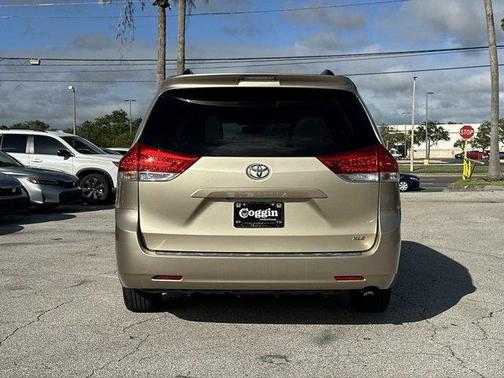 2014 Toyota Sienna XLE