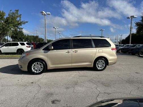 2014 Toyota Sienna XLE