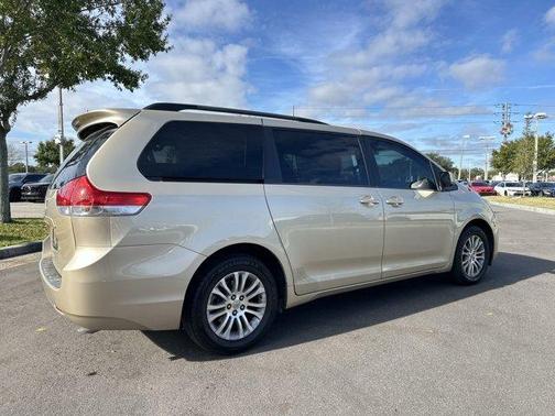 2014 Toyota Sienna XLE
