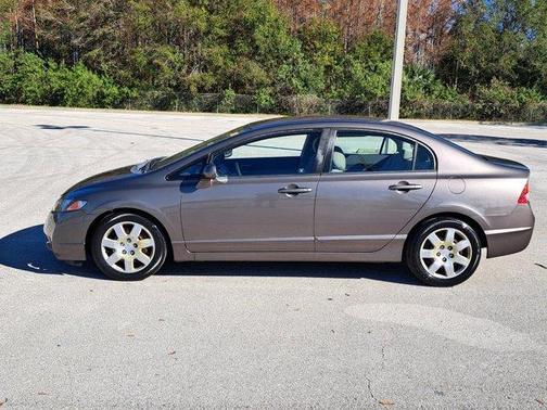 Photo 4 of 37 of 2010 Honda Civic LX