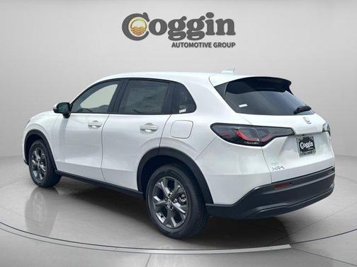 Platinum White Pearl 2026 Honda HR-V LX