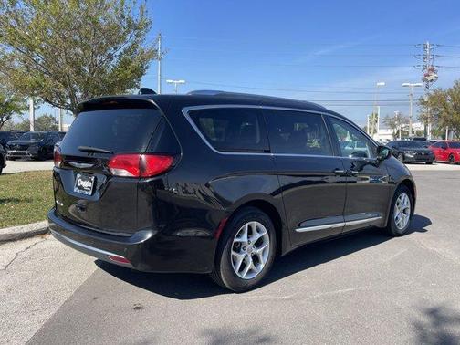 2018 Chrysler Pacifica Touring-L