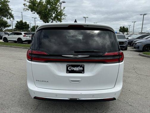 2023 Chrysler Pacifica Touring-L