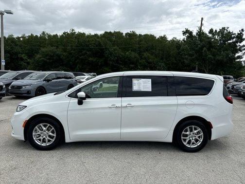 2023 Chrysler Pacifica Touring-L