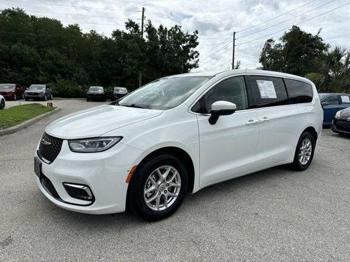 2023 Chrysler Pacifica Touring-L