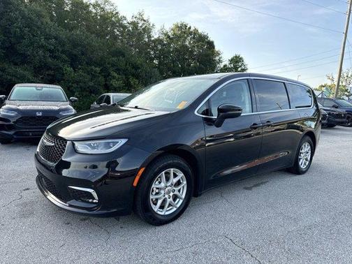 2023 Chrysler Pacifica Touring-L