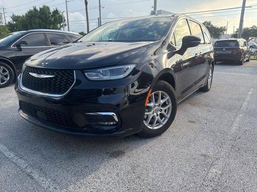 2023 Chrysler Pacifica Touring-L