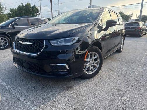 2023 Chrysler Pacifica Touring-L