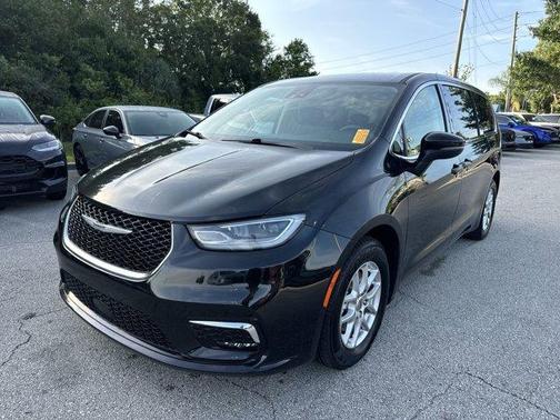 2023 Chrysler Pacifica Touring-L