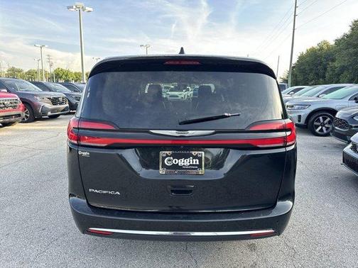 2023 Chrysler Pacifica Touring-L