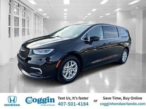 2023 Chrysler Pacifica Touring-L