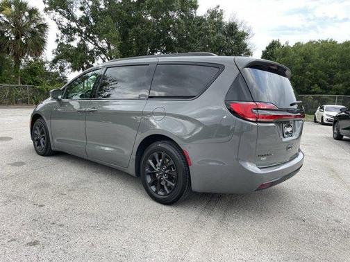 2021 Chrysler Pacifica Touring