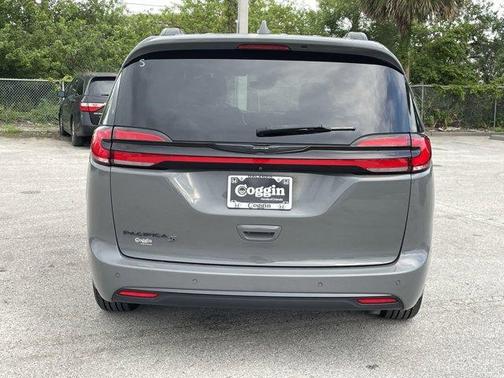 2021 Chrysler Pacifica Touring