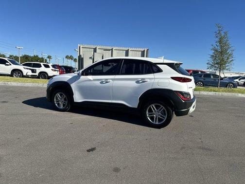 2022 Hyundai KONA SE