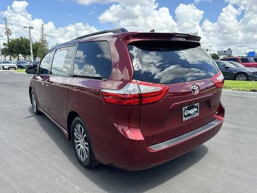 2019 Toyota Sienna XLE