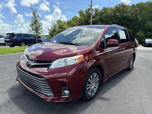 2019 Toyota Sienna XLE