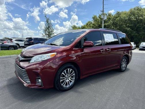 2019 Toyota Sienna XLE