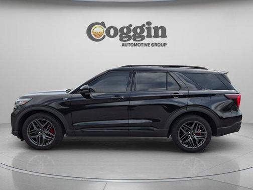 Black Metallic 2025 Ford Explorer ST-Line
