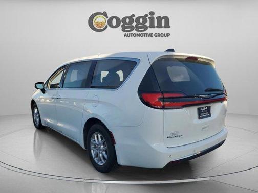 Bright White Clearcoat 2023 Chrysler Pacifica Touring-L
