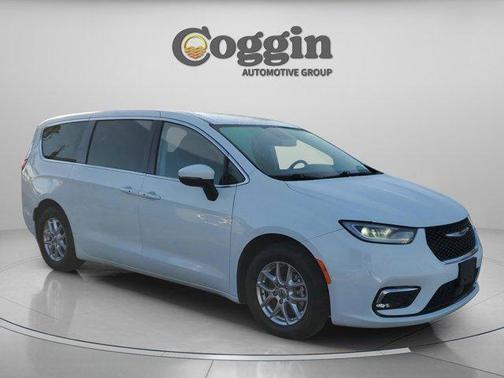 Bright White Clearcoat 2023 Chrysler Pacifica Touring-L