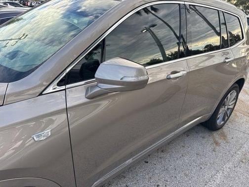 2022 Cadillac XT6 Premium Luxury FWD