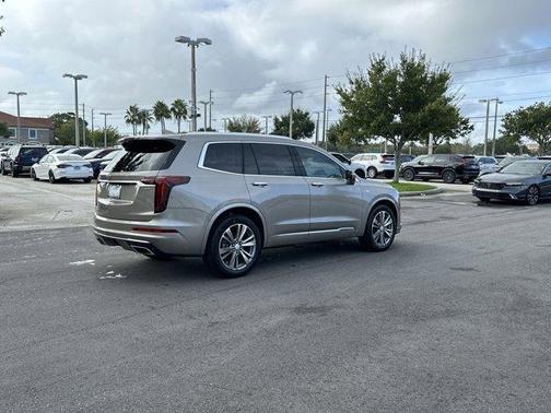 2022 Cadillac XT6 Premium Luxury FWD