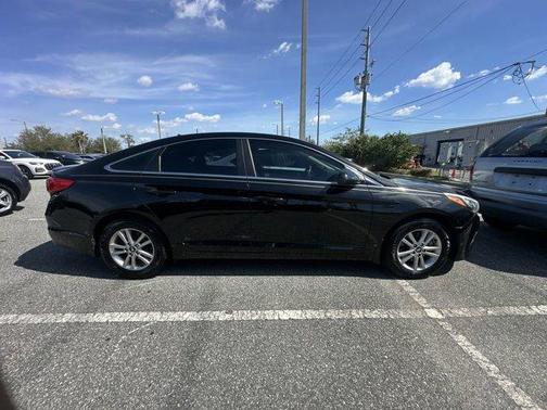 2017 Hyundai SONATA SE