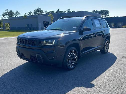 Diamond Black Crystal Pearlcoat 2026 Jeep Cherokee Laredo 4x4
