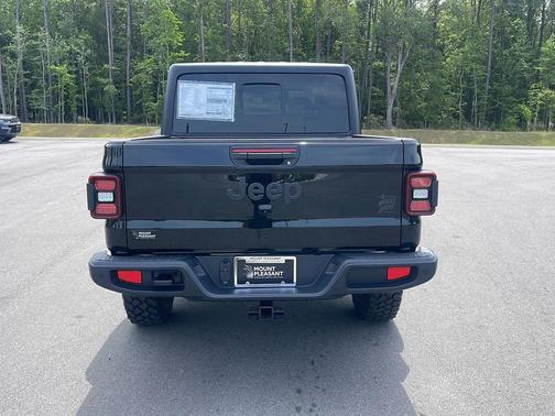 Black Clearcoat 2026 Jeep Gladiator Willys 4x4