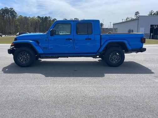 Hydro Blue Pearlcoat 2026 Jeep Gladiator Sport S