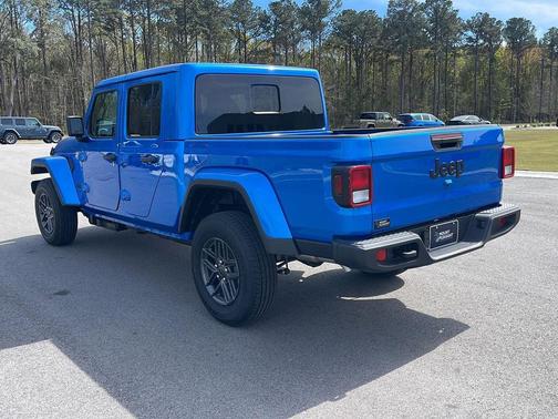 Hydro Blue Pearlcoat 2026 Jeep Gladiator Sport S